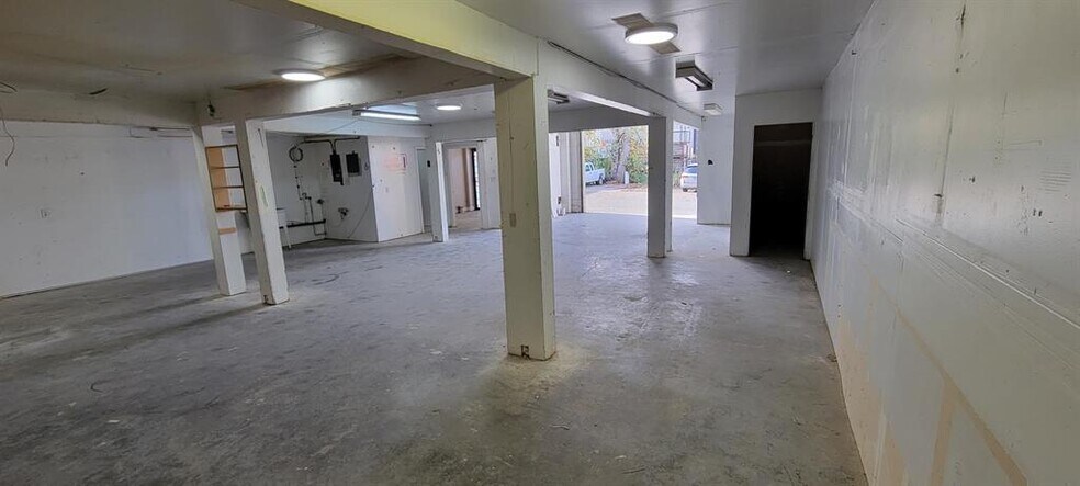 More Photos Of 5113 Byrne Rd, Burnaby Warehouse For Sale