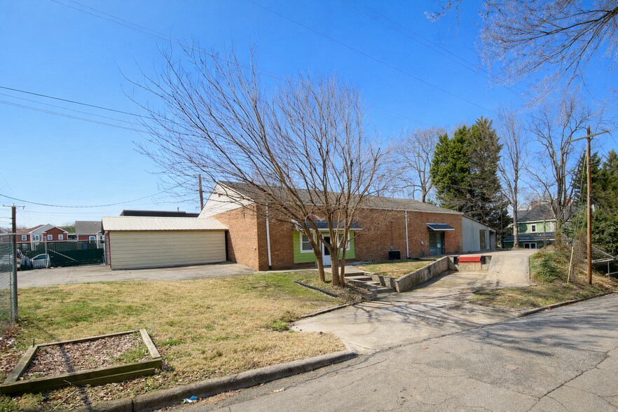 More Photos Of 504 Houston St, Greensboro Warehouse For Sale
