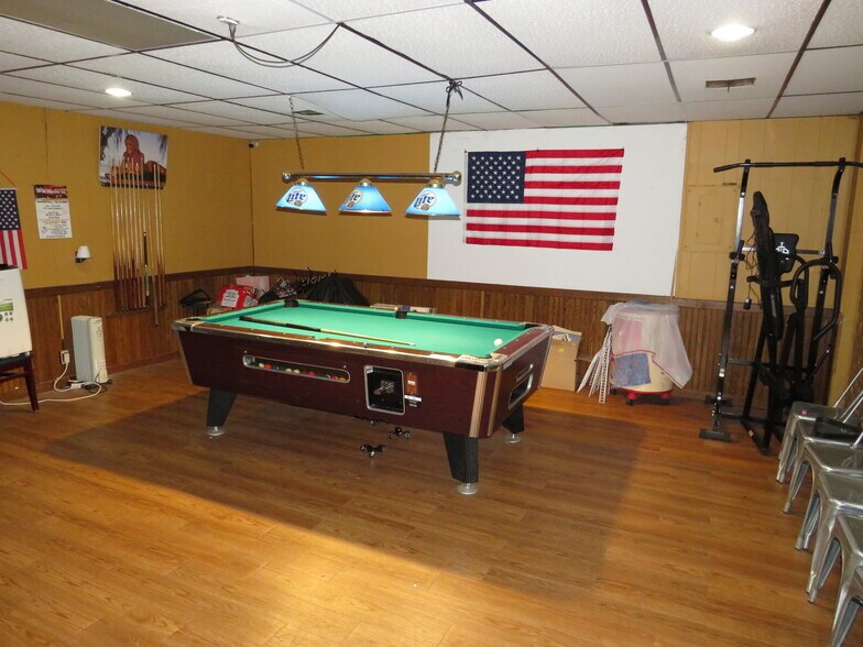 More Photos Of 316 N Main St, Seneca Bar For Sale