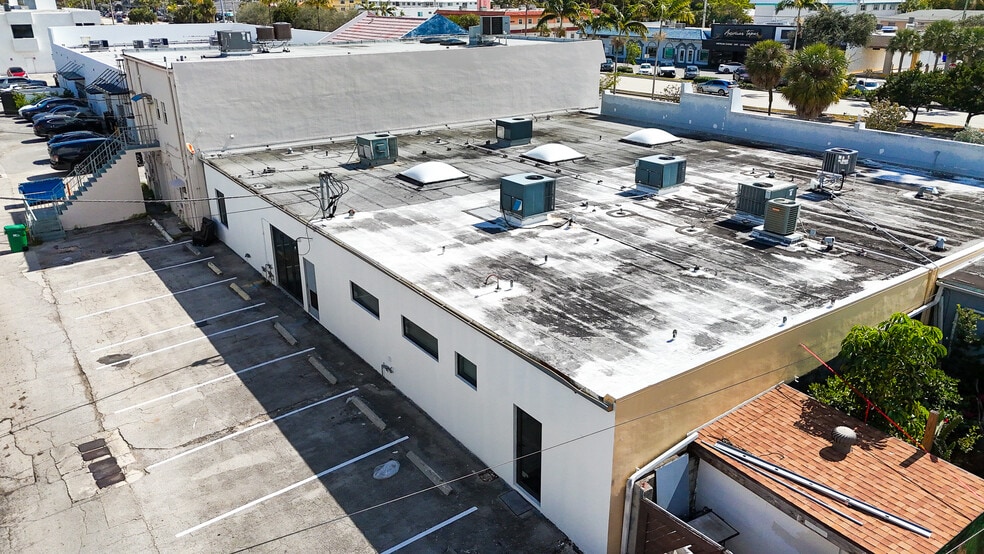 More Photos Of 2633 E Commercial Blvd, Fort Lauderdale Storefront For Sale