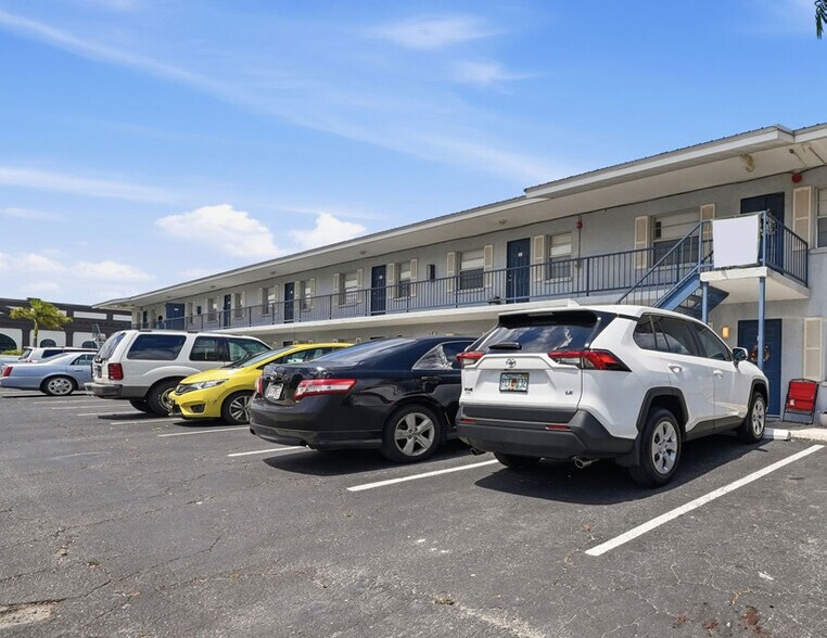 More Photos Of , Palmetto Multifamily For Sale