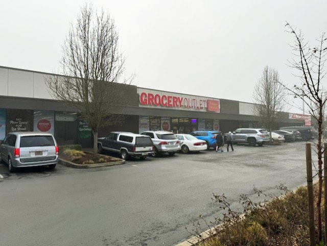 More Photos Of 526 NE Highway 99W, McMinnville General Retail For Lease