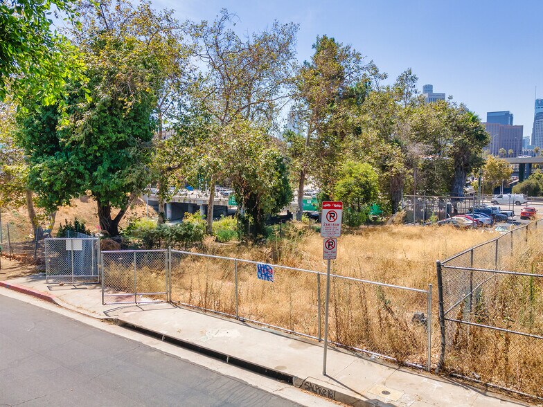 More Photos Of 1014 Bartlett St, Los Angeles Land For Sale