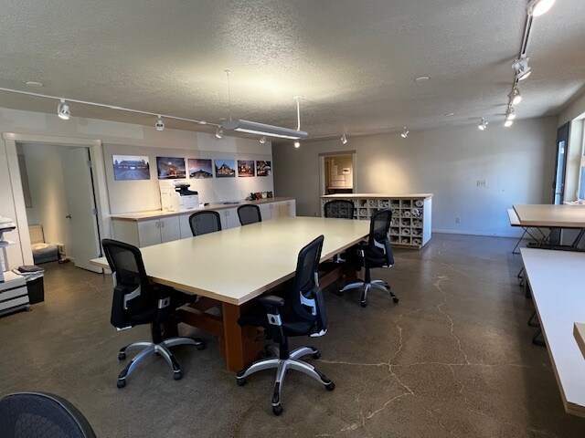 More Photos Of 725 NE 4th St, Mcminnville Flex For Lease