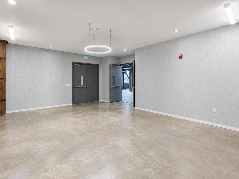More Photos Of 440 Seaton St, Los Angeles Loft Creative Space For Lease
