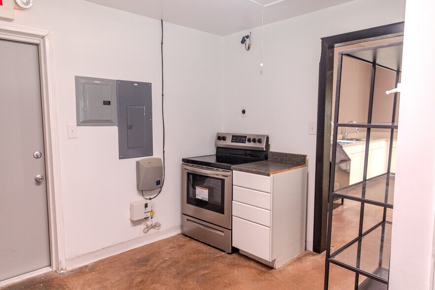 More Photos Of 1402 Bear St, Madison Specialty For Sale