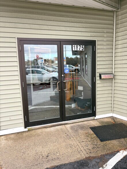 More Photos Of 1875 Main St, Tewksbury Storefront For Lease