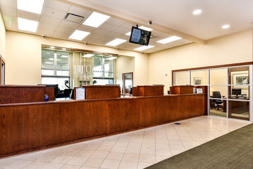 More Photos Of 306 E North St, Greenville Office For Lease