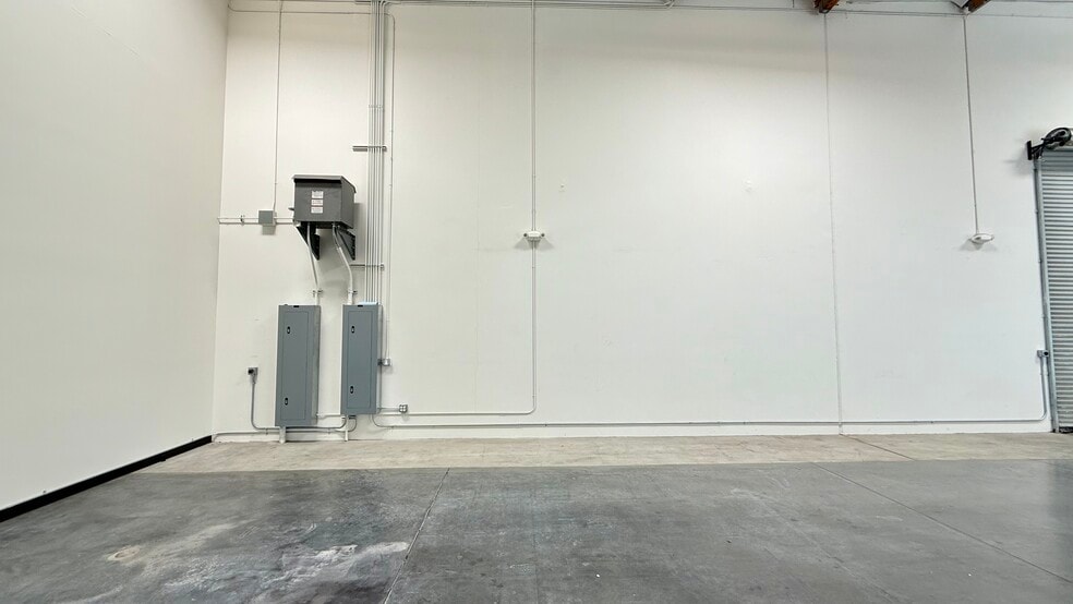 More Photos Of 29601-29607 Agoura Rd, Agoura Hills Unknown For Lease