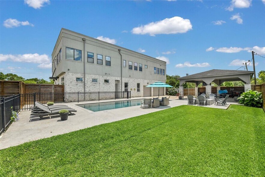 More Photos Of 316 Morningside Dr, Friendswood Loft Creative Space For Sale