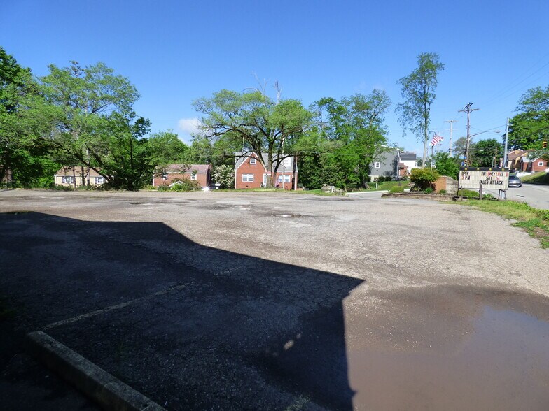 More Photos Of 1337 Steuben St, Pittsburgh Bar For Sale