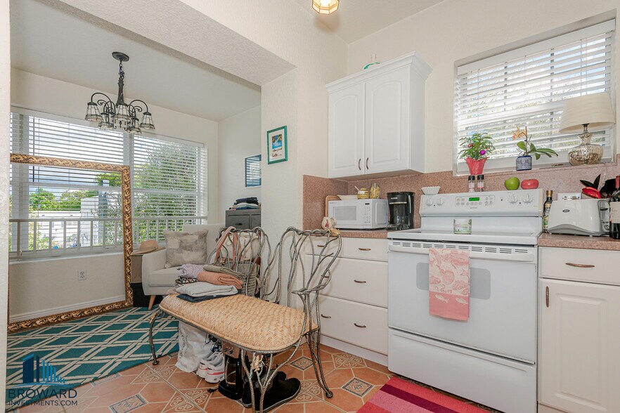 More Photos Of 330 SW 20th St, Fort Lauderdale Multifamily For Sale