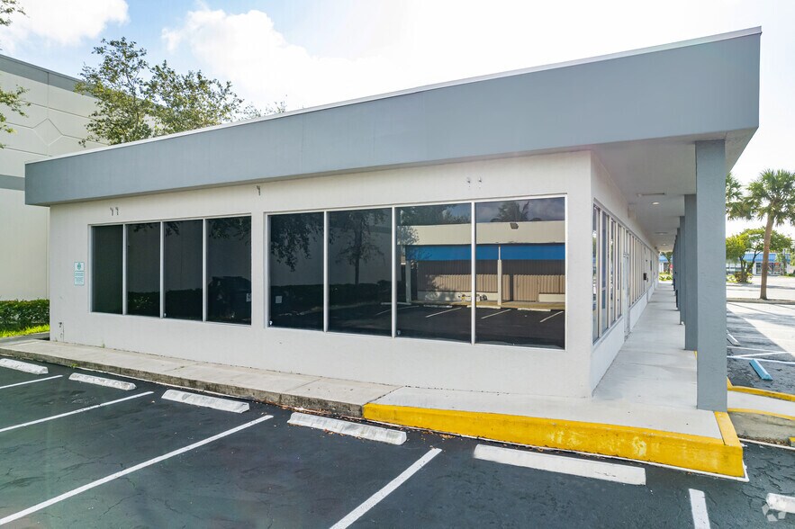 More Photos Of 665-695 S Federal Hwy, Deerfield Beach Unknown For Lease