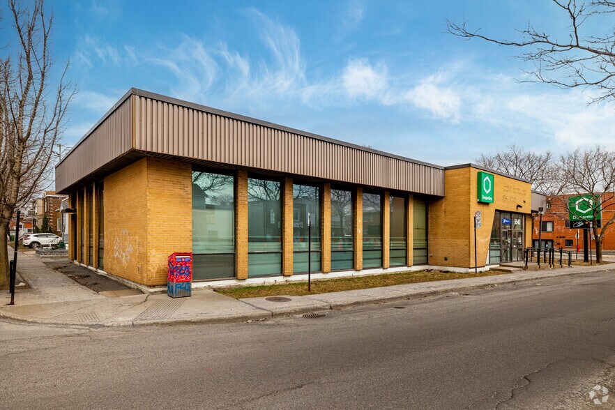 More Photos Of 9540 Rue Hochelaga, Montréal Bank For Sale