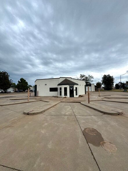 Primary Photo Of 200 S Fretz Ave, Edmond General Retail For Lease