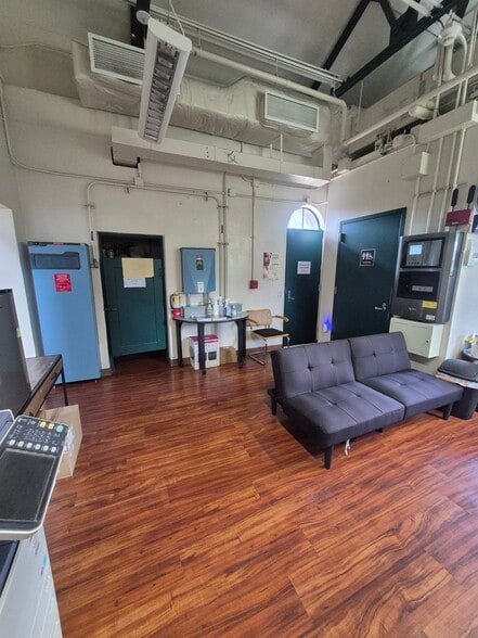 More Photos Of 653 Ala Moana Blvd, Honolulu Office For Lease