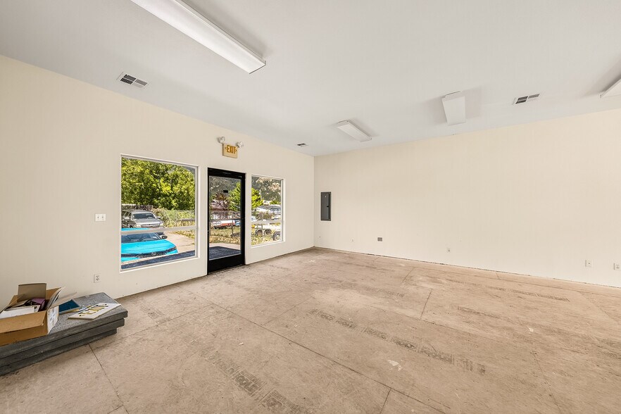 More Photos Of 209 S Old Pacific Hwy, Myrtle Creek Office For Sale