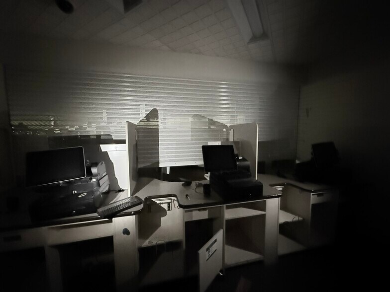 More Photos Of 350 Niagara St, Buffalo Drugstore For Lease