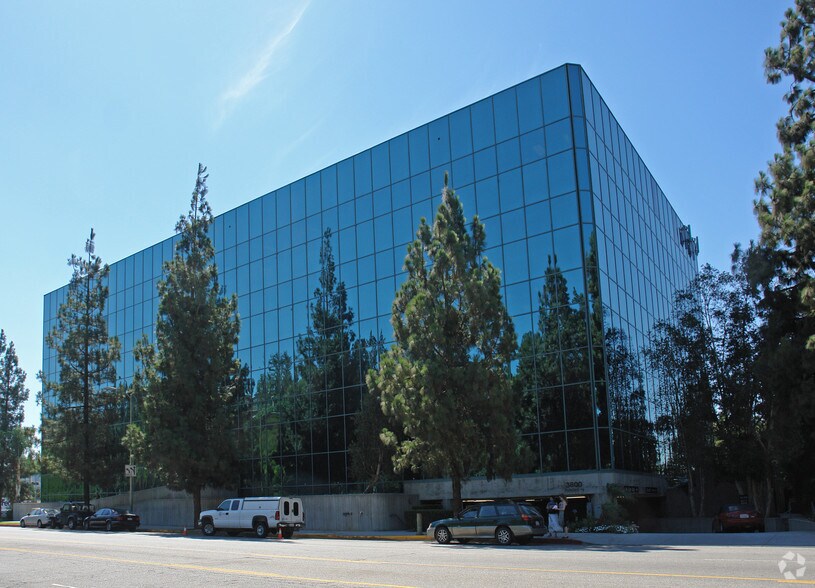 More Photos Of 3800 Barham Blvd, Los Angeles Coworking Space