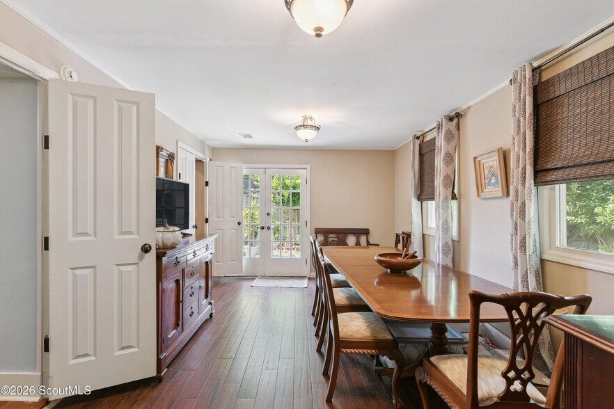 More Photos Of 1908 Gloucester St, Brunswick Restaurant For Sale