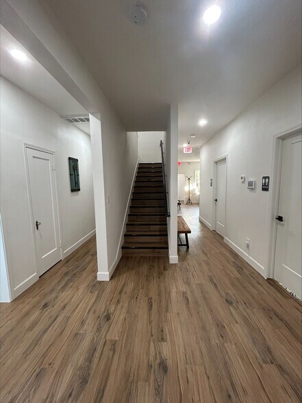 More Photos Of 910 18th St, Plano Office For Sale