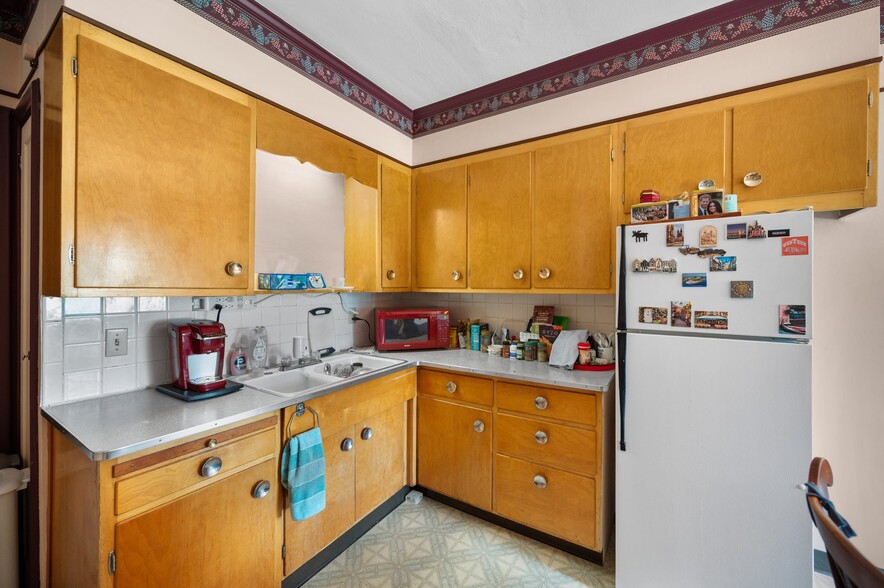 More Photos Of 16903 Fischer Rd, Cleveland Office For Sale