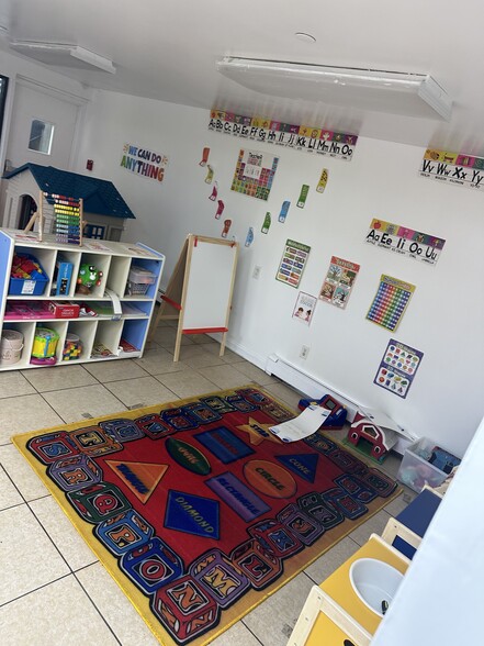 Primary Photo Of 7314 Yellowstone Blvd, Forest Hills Storefront Retail Residential For Lease