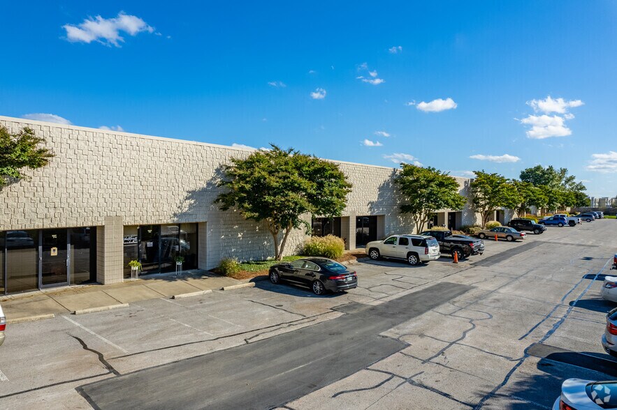 More Photos Of 7106 Crossroads Blvd, Brentwood Warehouse For Lease