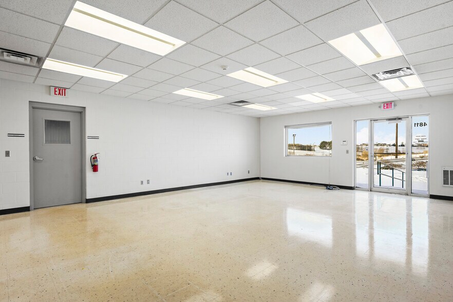 More Photos Of 4811 Curtis Rd, Dodgeville Warehouse For Sale