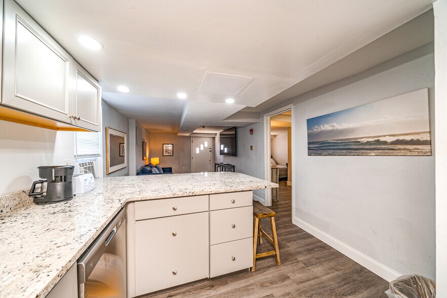 More Photos Of 617 E 8th St, Ocean City Hotel For Sale