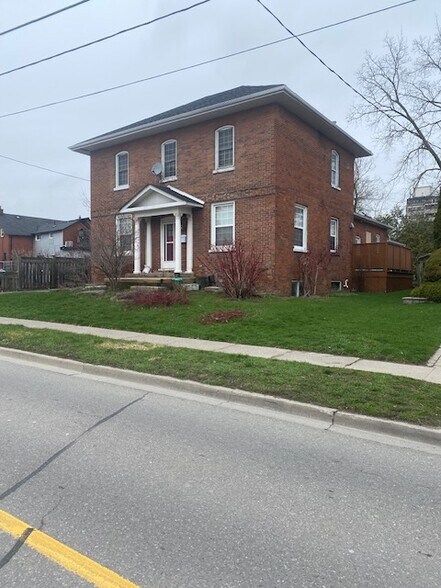 More Photos Of 102 Queen St, Bowmanville Apartments For Sale