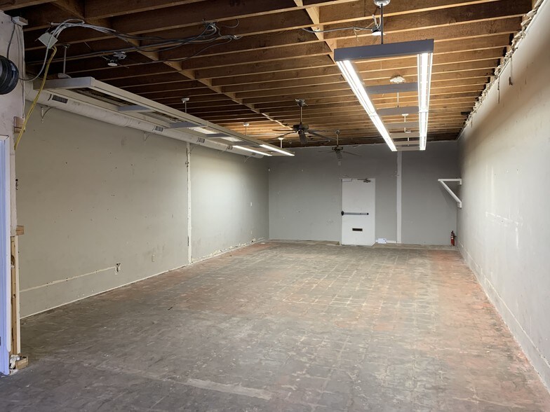More Photos Of 2205 Logan Ave, San Diego Freestanding For Lease