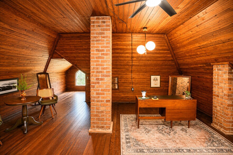 More Photos Of 700 W Garden St, Pensacola Freestanding For Lease