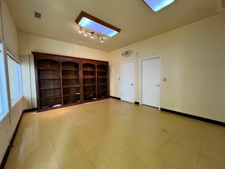 More Photos Of 624 E Saint Francis St, Brownsville Religious Facility For Sale
