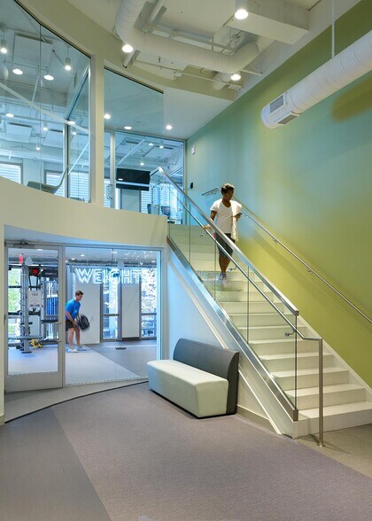 More Photos Of 227 W Trade St, Charlotte Office For Lease