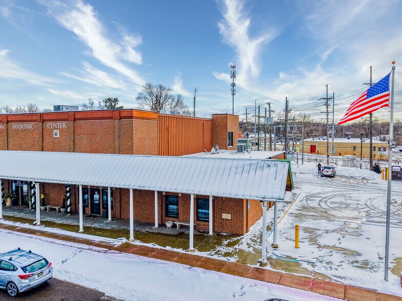More Photos Of 315 W North St, Brighton Medical For Lease