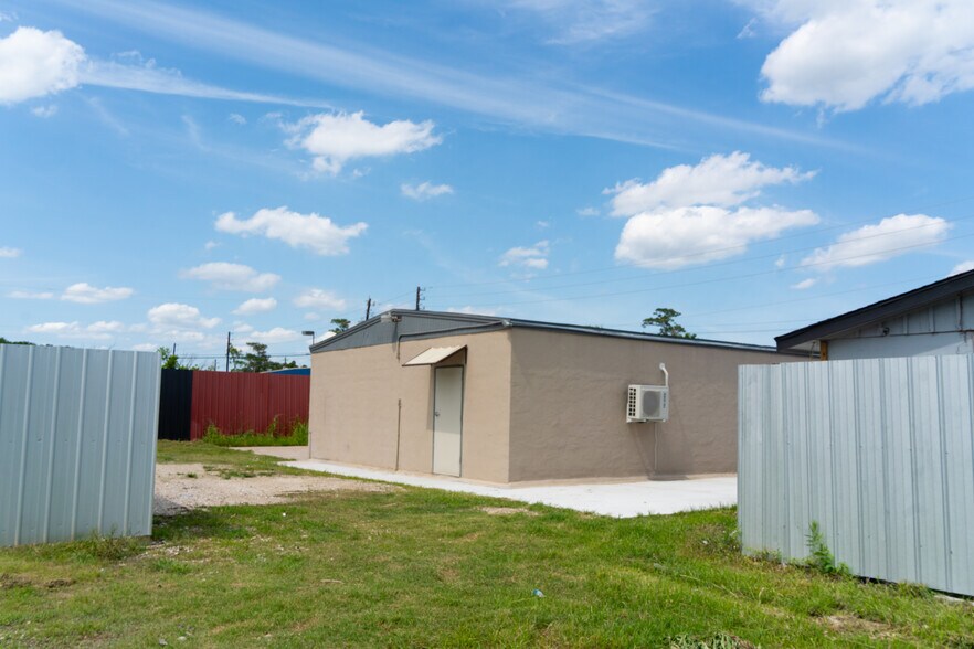 More Photos Of 9205 Mesa Dr, Houston Showroom For Sale