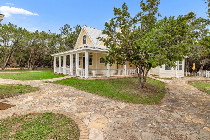 More Photos Of 251 Circle Dr, Wimberley Hospitality For Sale