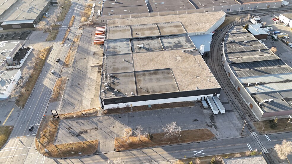 More Photos Of 3916 72nd Ave SE, Calgary Distribution For Sale