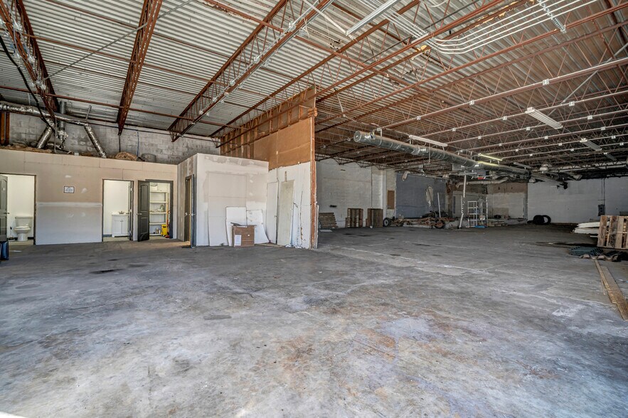 More Photos Of 1831 Industrial Blvd, Norman Service For Sale