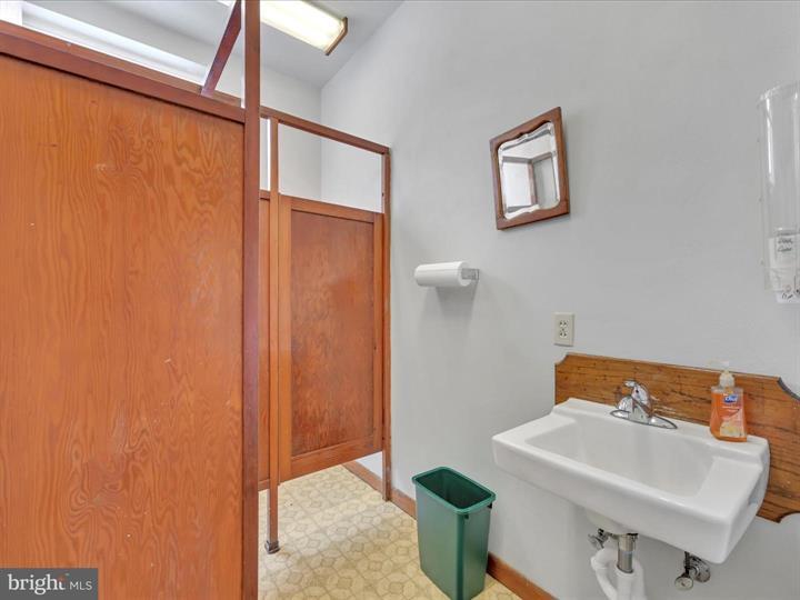 More Photos Of 100 New Haven St, Mount Joy General Retail For Lease