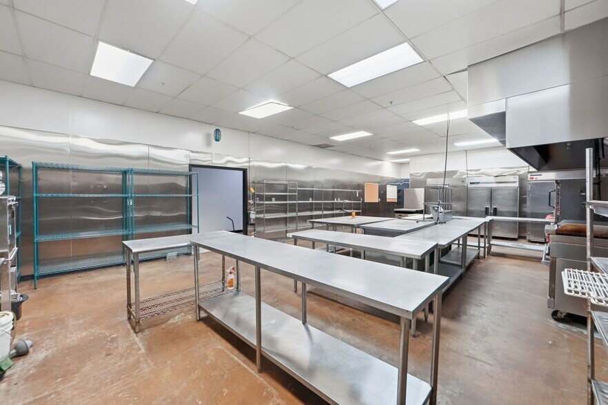 More Photos Of 3425 Sinclair Ln, Baltimore Warehouse For Sale