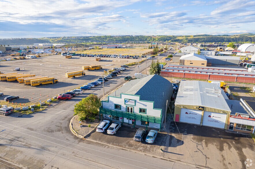 More Photos Of 225 Railway St E, Cochrane Coworking Space