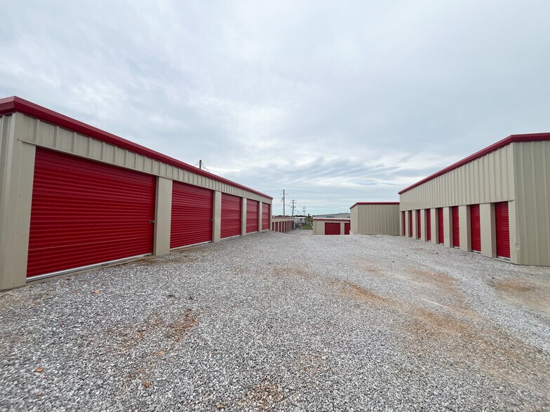 More Photos Of 1342 N Robin St, Nixa Self Storage For Sale