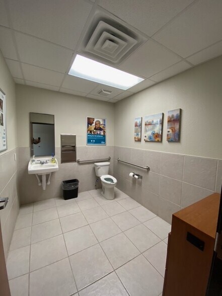 More Photos Of 822 N 4th St, Longview Medical For Sale