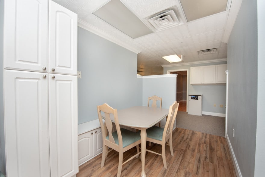 More Photos Of 7430 Tamiami Trl, Sarasota Loft Creative Space For Lease
