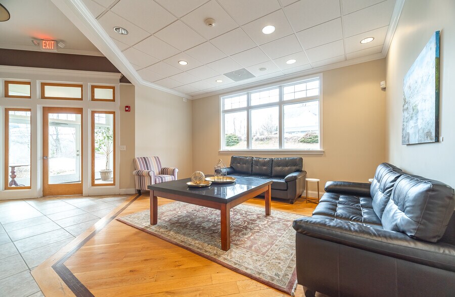 More Photos Of 30 Country Squire Dr, Cromwell Medical For Sale