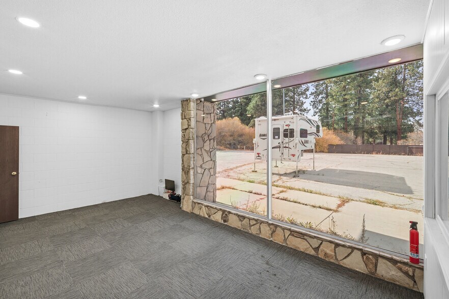 More Photos Of 735 Stocker Rd, Big Bear Lake Storefront Retail Office For Sale