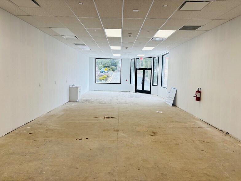 More Photos Of 39 Glen Head Rd, Glen Head Office For Lease