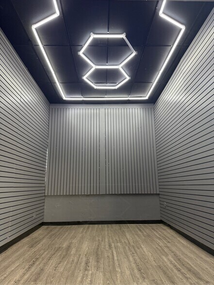 More Photos Of 1711 N Clinton Ave, Rochester Office For Lease